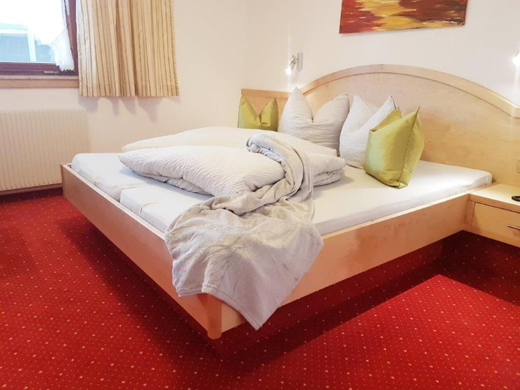 Gaestehaus Dorfbaeckerei Тукс Экстерьер фото
